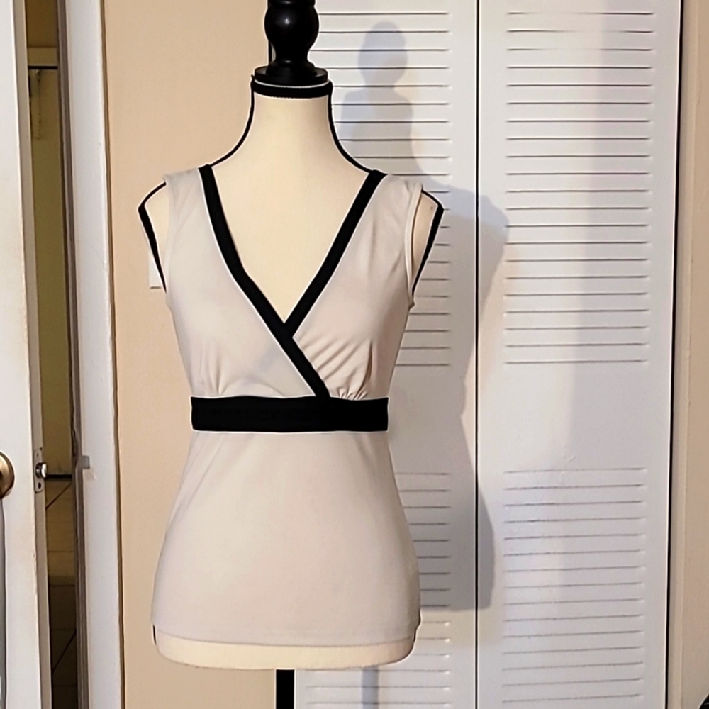 Woman's New York & Company Size XS Black & white, tie in the back shirt